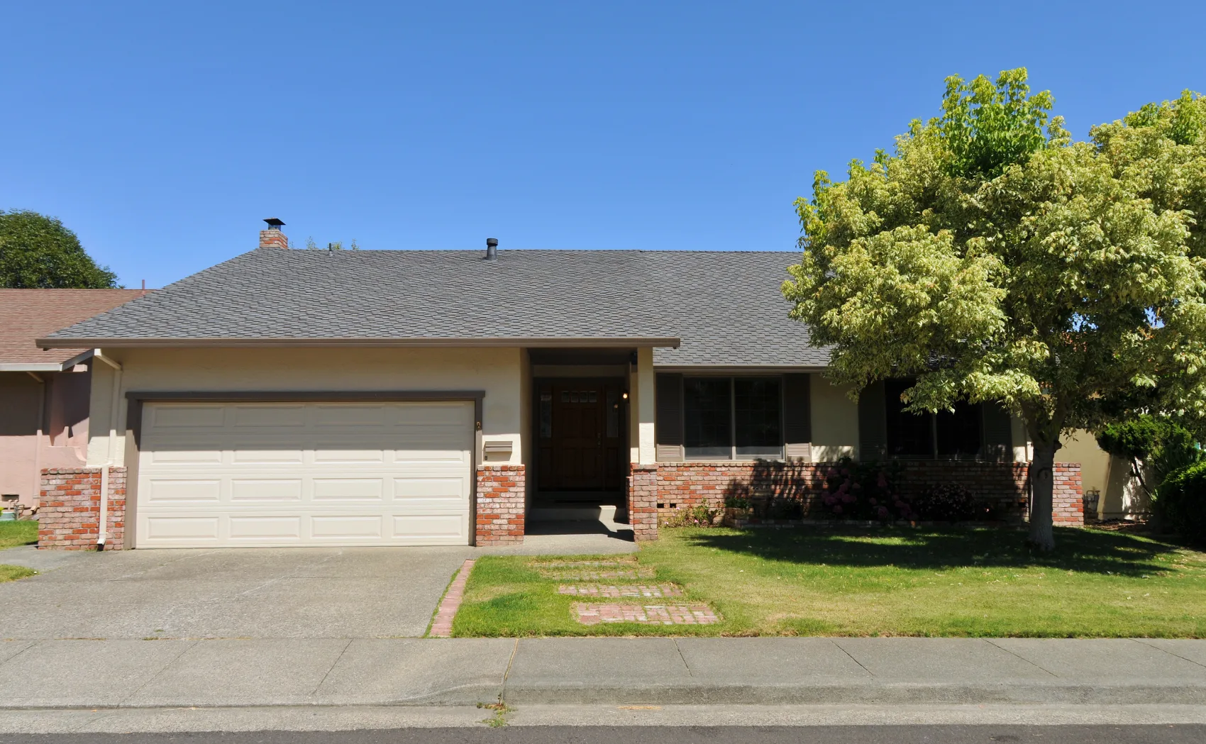 Stucco Brick House With Garage Sharp Photo